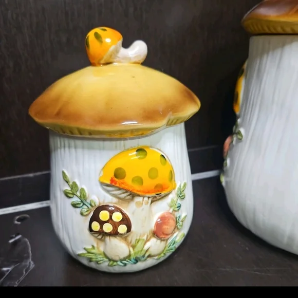 Vintage Sears Merry Mushroom Canister Set Of 2~ 7.5” & 6.5”~ 1978 Japan - Picture 8 of 11
